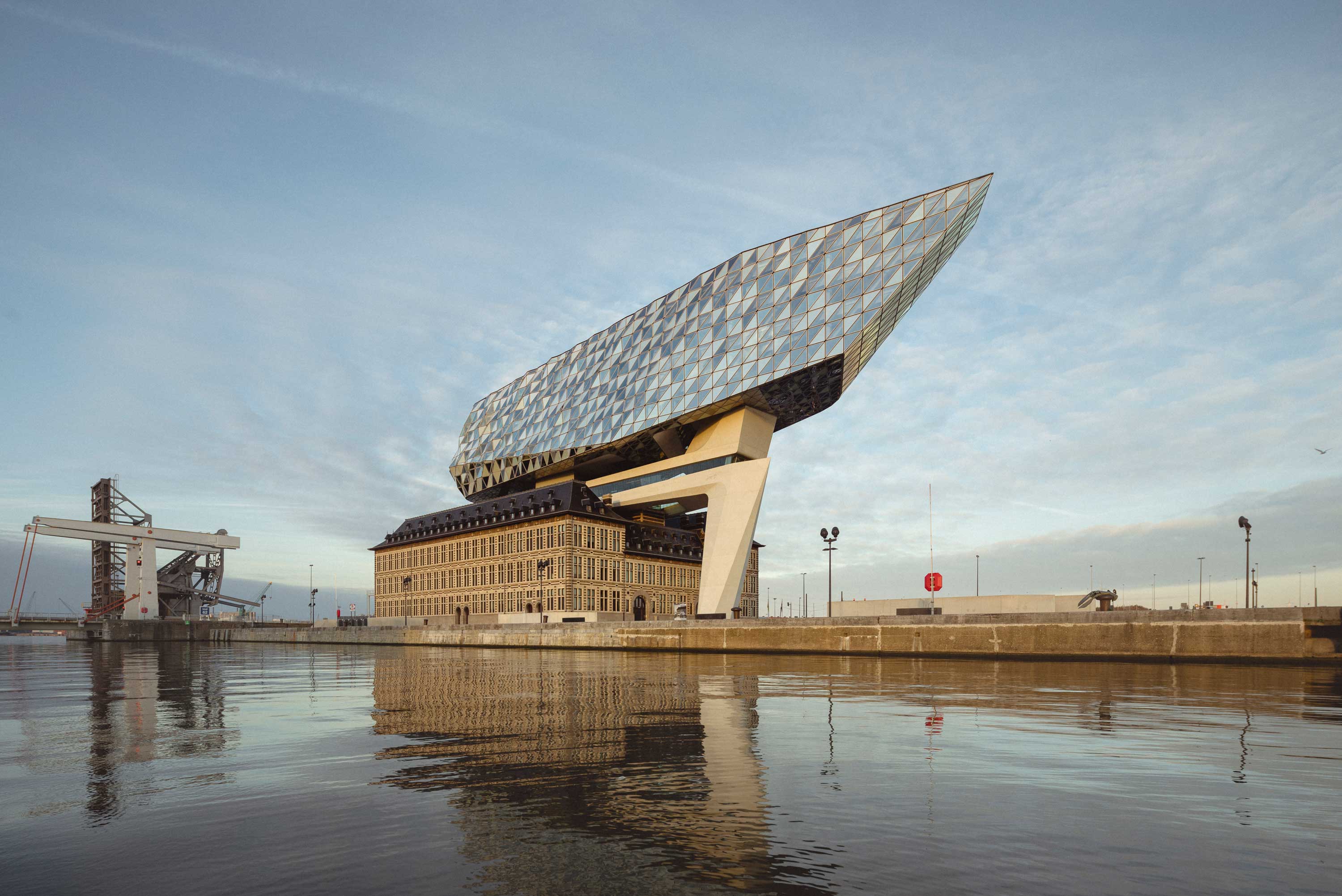 Havenhuis, Zaha Hadid Architects - Martin Foddanu Photography