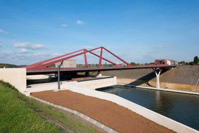 Pont enjambant le canal Albert